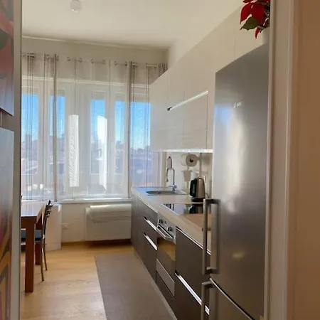 15, Con Posto Auto Апартаменты *