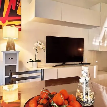 15, Con Posto Auto * Генуя