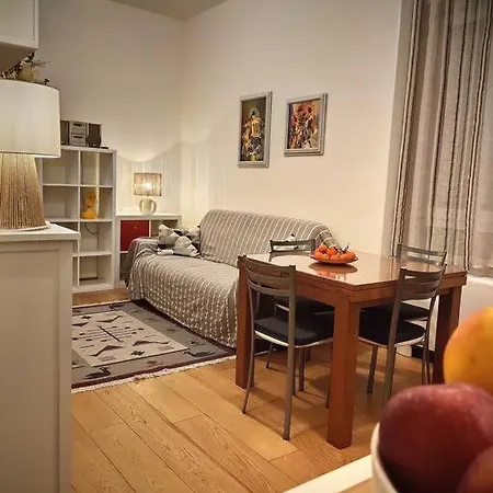 15, Con Posto Auto Генуя