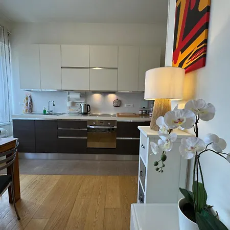 15, Con Posto Auto Генуя