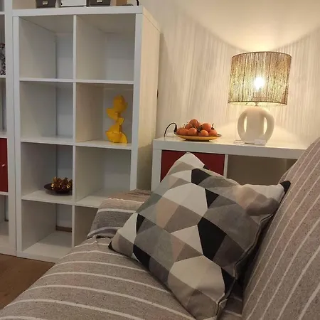 15, Con Posto Auto Apartamento