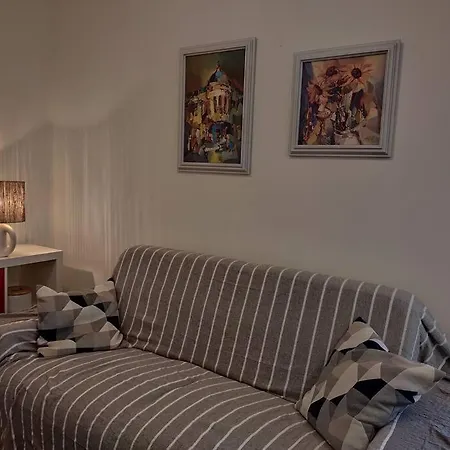 15, Con Posto Auto Apartament Genua