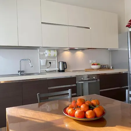 Apartament 15, Con Posto Auto Genua