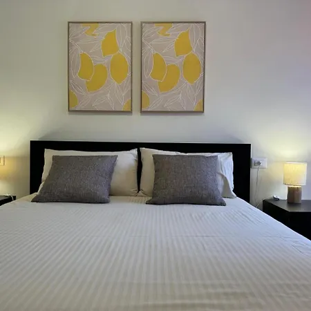 15, Con Posto Auto Apartamento