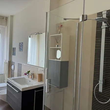 15, Con Posto Auto * Génova