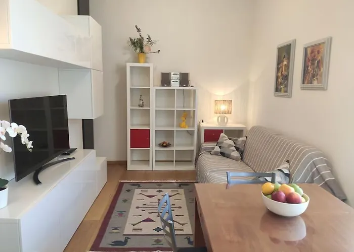 15, Con Posto Auto شقة