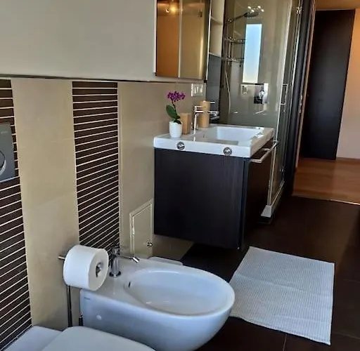 15, Con Posto Auto * 제노바