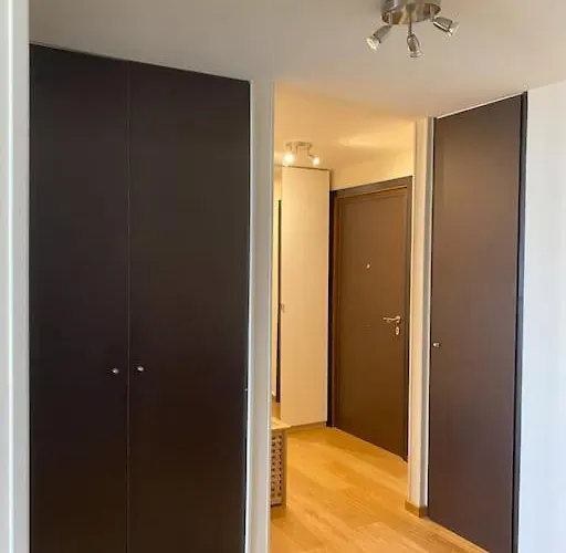 15, Con Posto Auto 아파트