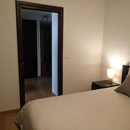 Διαμέρισμα 15, Con Posto Auto *