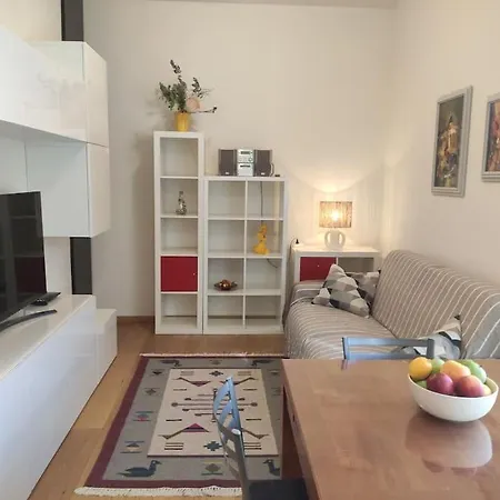 15, Con Posto Auto Διαμέρισμα