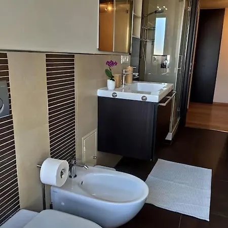 15, Con Posto Auto * Γένοβα