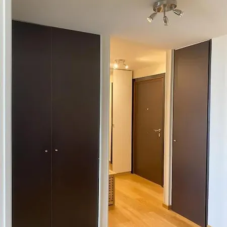 15, Con Posto Auto Διαμέρισμα