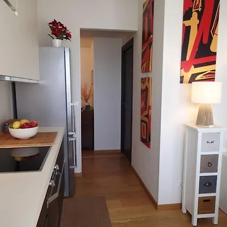 15, Con Posto Auto Διαμέρισμα *