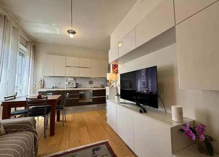 15, Con Posto Auto Apartman Genova